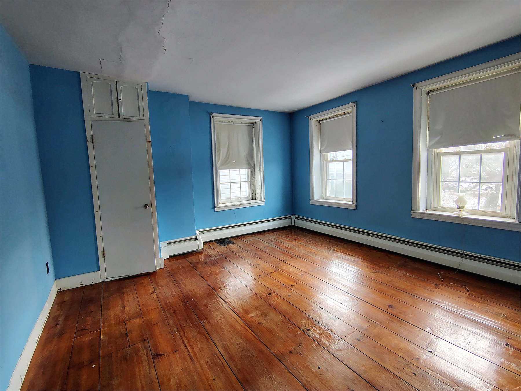 Primary bedroom before renovation